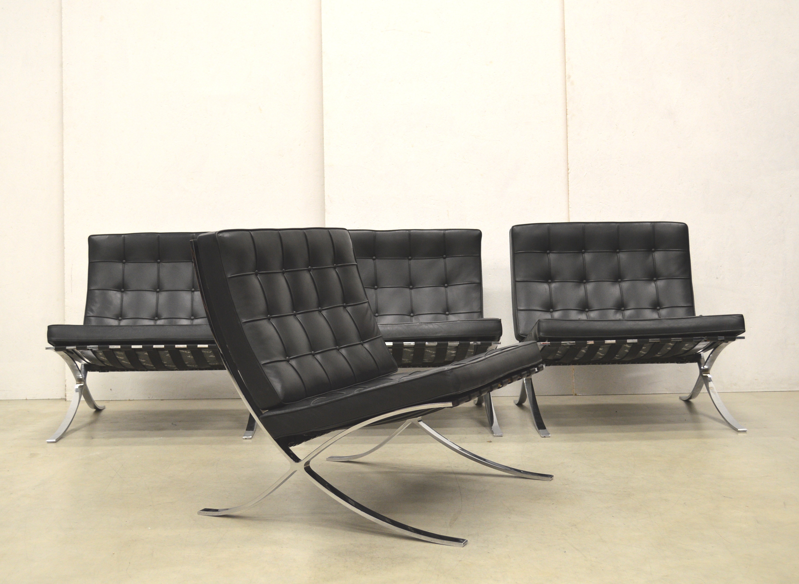 8x Mies van der Rohe Barcelona Chair Black Leather Interior Aksel