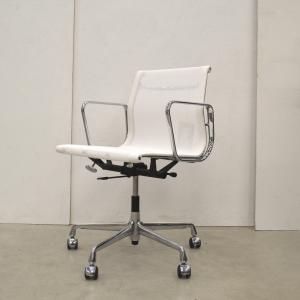 Vitra EA117 Alu Office Chair Bürostuhl Netz Mesh White Interior Aksel Worldwide Delivery Design Chair Aachen