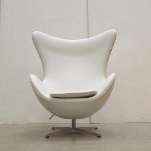 Fritz Hansen Egg Chair by Arne Jacobsen White Leather Interior Aksel Design Klassiker Classics Amsterdam Aachen Paris NY