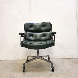 Vintage Green Eames Lobby Chair ES107 ES105 Herman Miller Interior Aksel Design Classics Ankauf Buy Sell Collector NY Amsterdam München
