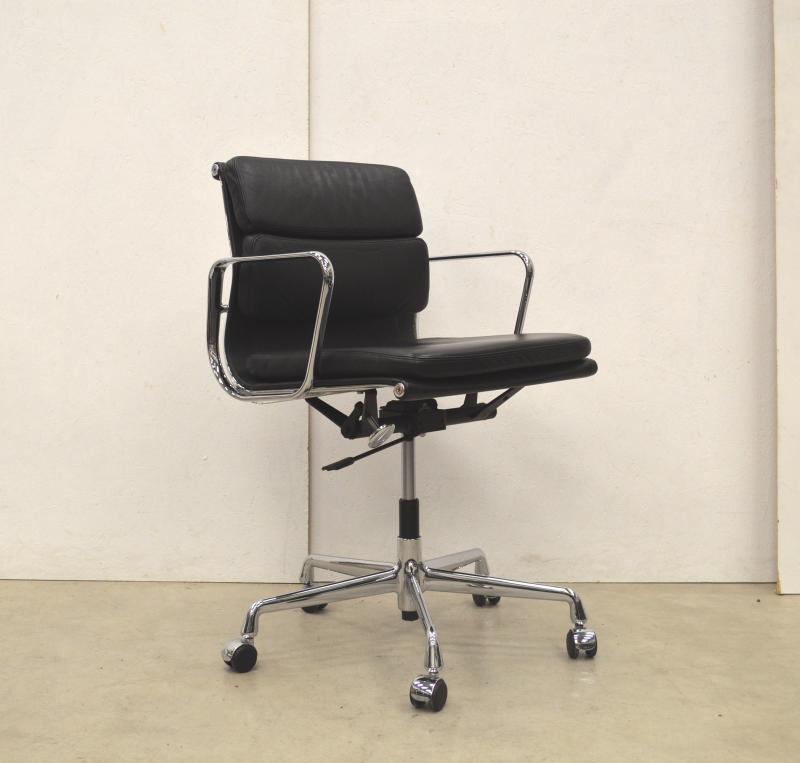 Vitra EA217 Alu Bürostuhl Drehstuhl Chair Leder Interior Aksel Aachen Designmöbel Paris London 