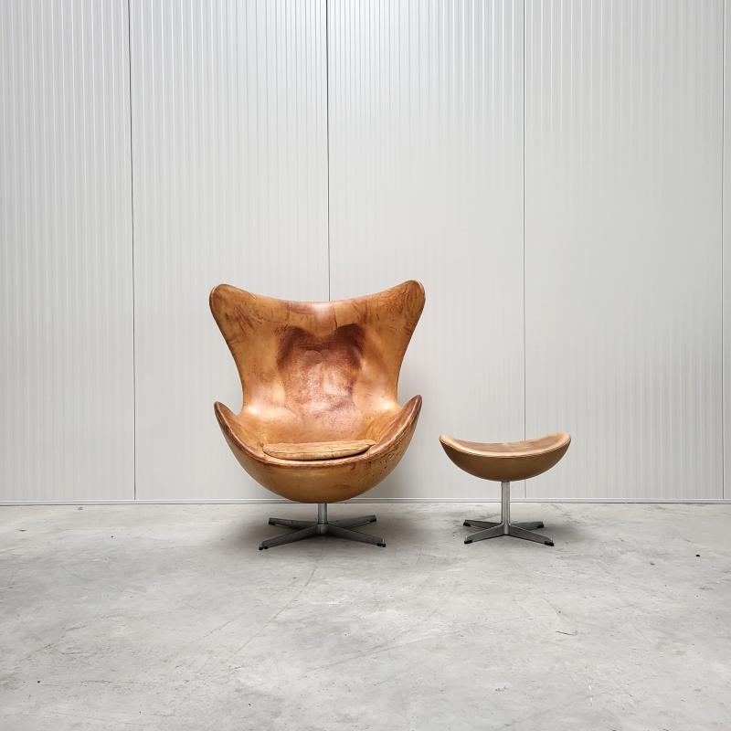 Vintage Cognac Egg Chair Ottoman Naturale Fritz Hansen Arne Jacobsen Interior Aksel Design Fashion Project Furniture NY Paris München Milano