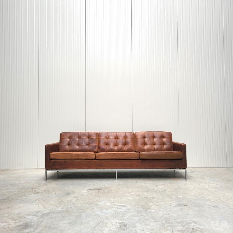Florence Knoll Sofa Vintage 1960s Interior Aksel Aachen Design Fashion Home Project Dubai Doha NYC London Paris